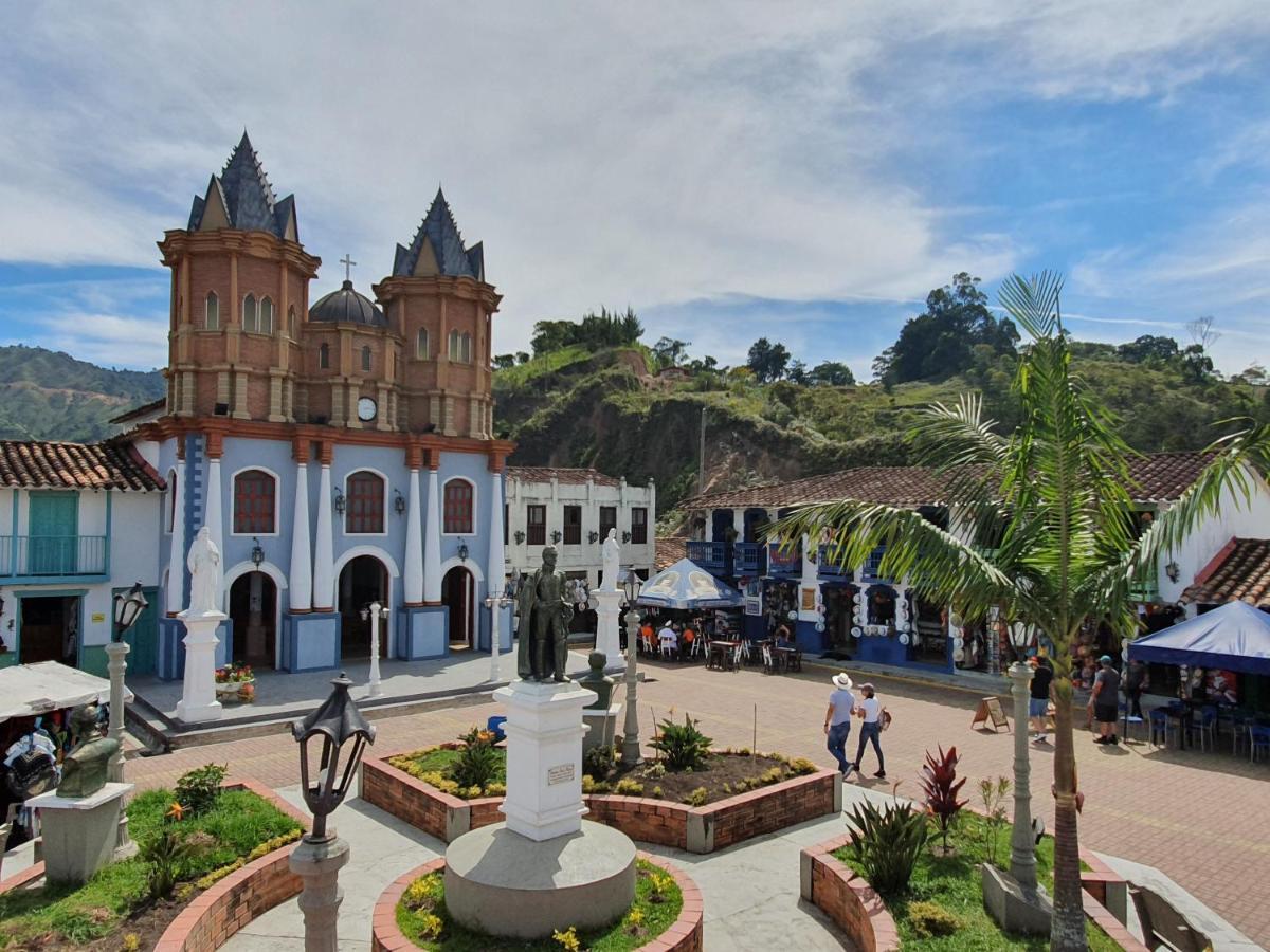 Domus Glamping Guatape Hotel ภายนอก รูปภาพ